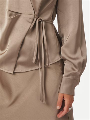 Neo Noir - Caprina Heavy Sateen Blouse - Dark Taupe