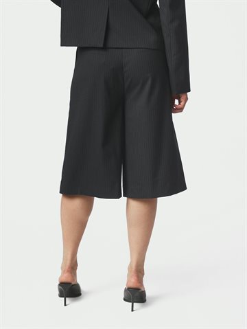 Neo Noir - Rima Slim Pinstripe Shorts - Dark Navy