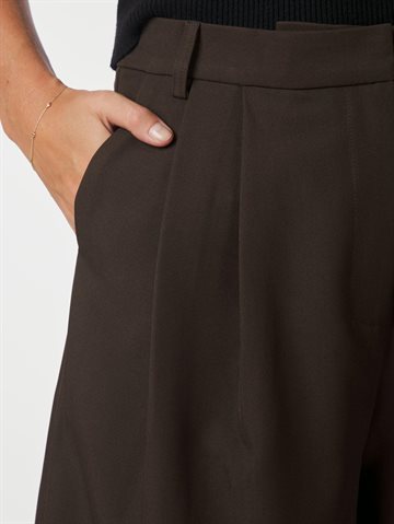 Neo Noir - Nika Structure Shorts - Dark Brown