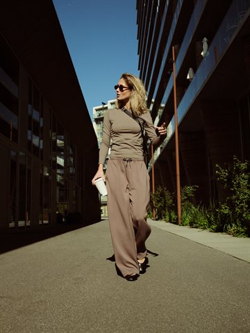 Hype The Detail - Tee L/S H-Logo - Brun