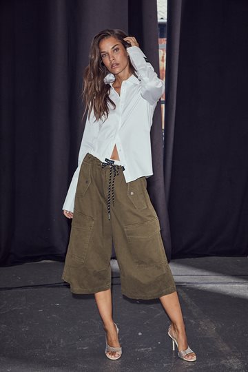 Haute L\' Amitié - Pull On Cargo Bermudas - Army