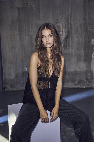 Haute L\' Amitié - New Lace Tie Top - Black