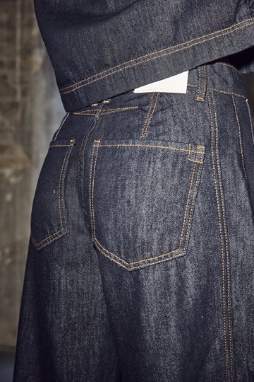 Haute L\' Amitié - Drew Barrel Panel Jeans - Unwashed Denim