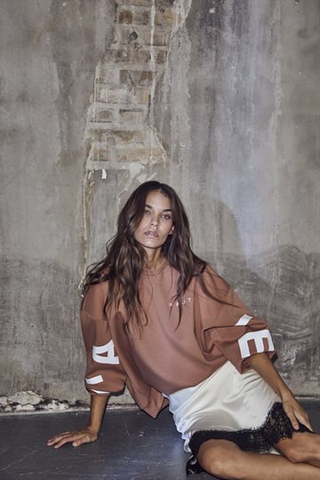 Haute L' Amitié - Maxi Split Logo Sweat - Camel