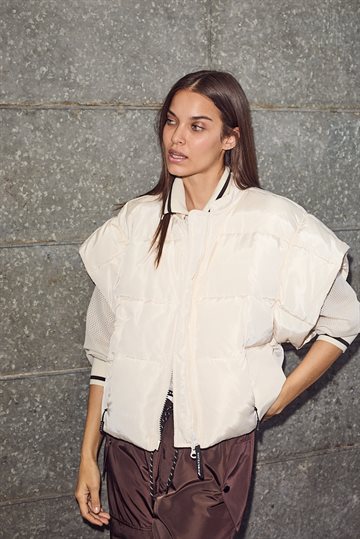 Haute L\' Amitié - Mount Puffer Vest - Off-White