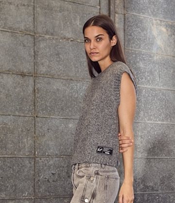 Haute L \' Amitié - Toby Knit Vest - Mid Grey Melange