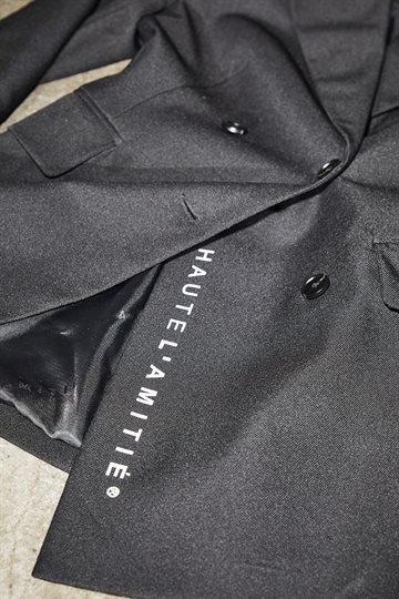 Haute L\' Amitié - Premiere Waist Fit Blazer - Black