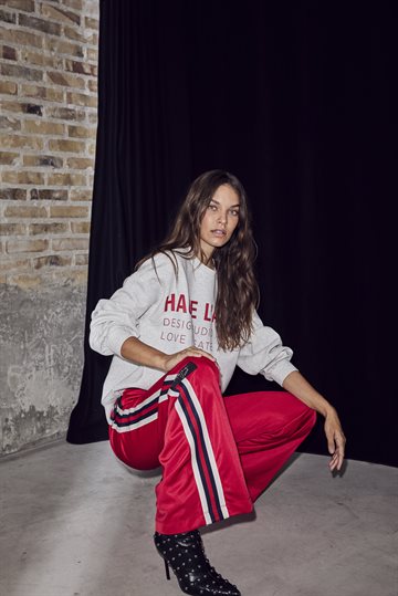 Haute L \' Amitié - Studio Logo Sweat - Pearl Melange Red