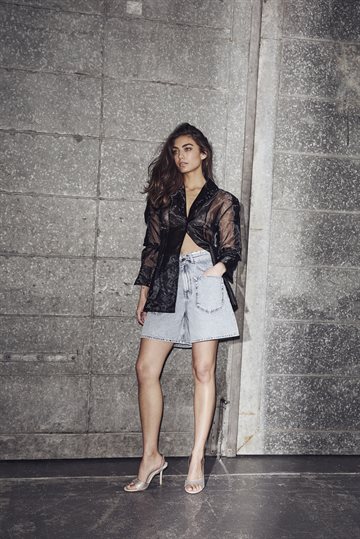 Haute L\' Amitié - Flip Waist Shorts - Bleached Denim