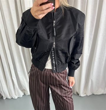 Haute L\' Amitié - Sally Crop Bomber - Black