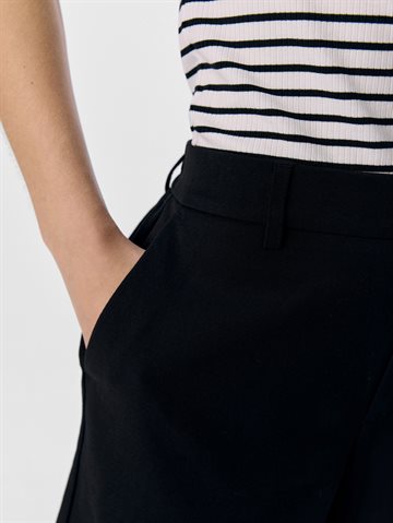 Object - Lisa Mw Shorts - Black