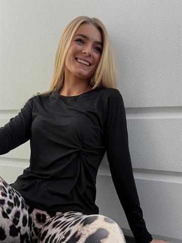 Liberté - Alma Ls Twist T-Shirt - Black