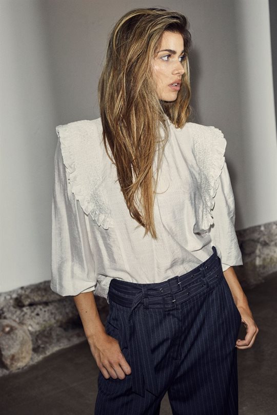 Se Co' Couture - Angus Smock Frill Blouse - White hos Strike A Pose