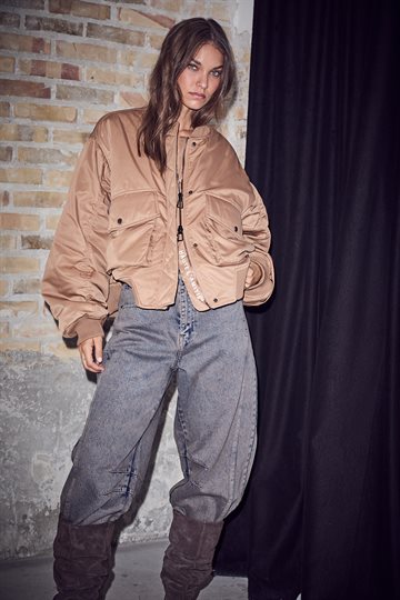 Haute L\' Amitié - Bailey Zipper Bomber - Dessert