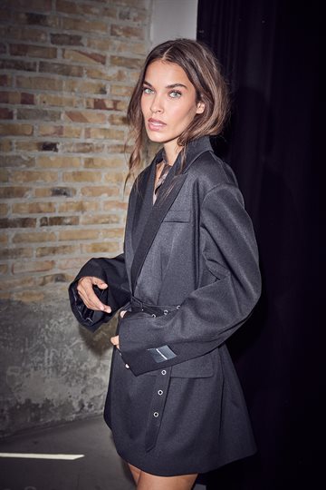 Haute L\' Amitié - Premiere Oversize Belt Blazer - Black