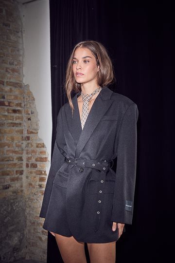 Haute L' Amitié - Premiere Oversize Belt Blazer - Black