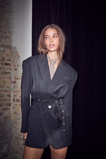 Haute L\' Amitié - Premiere Oversize Belt Blazer - Black